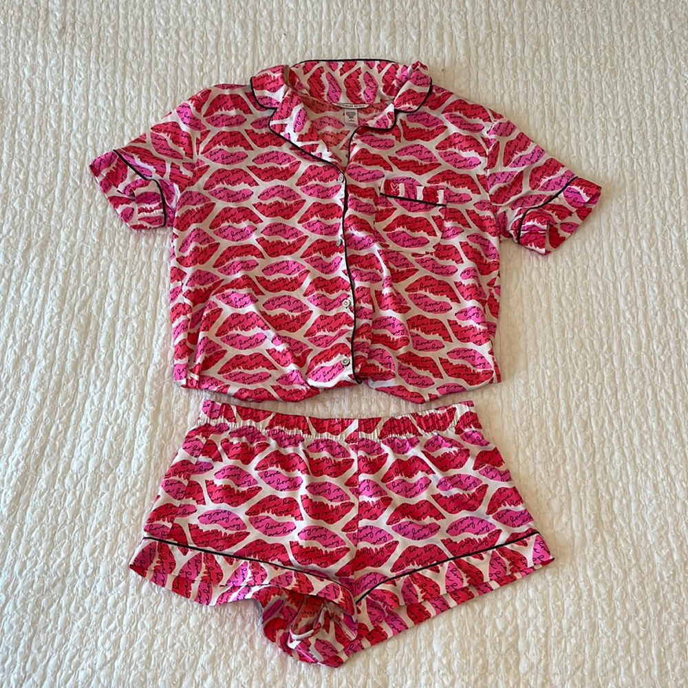 Victoria’s Secret silk pajamas set- lips print